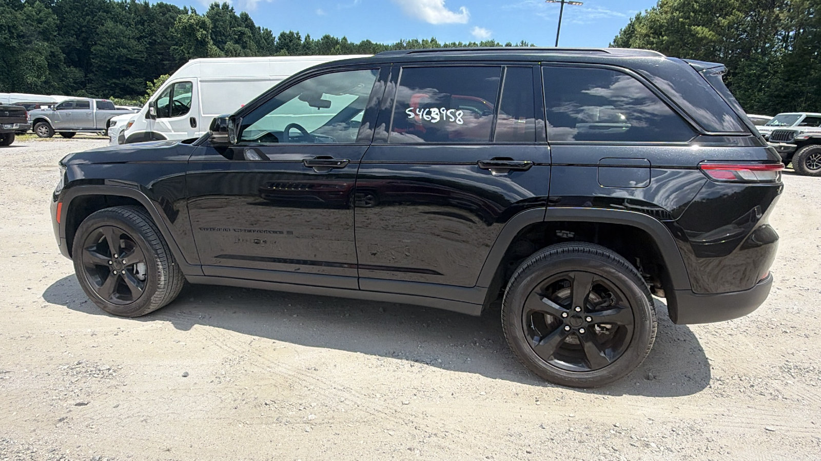 Used 2025 Jeep Grand Cherokee Limited w/ Black Appearance Package AWD/4WD image 11