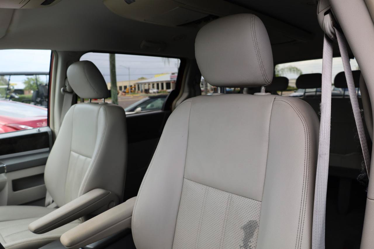 Used 2009 Dodge Grand Caravan SXT FWD image 6