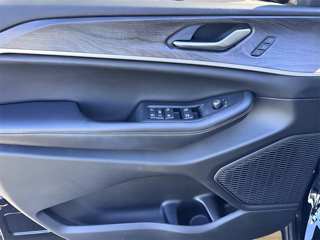 Used 2023 Jeep Grand Cherokee L Limited w/ Luxury Tech Group II image 15