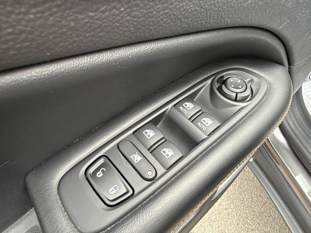 Used 2018 Jeep Compass Latitude w/ Popular Equipment Group AWD/4WD image 21