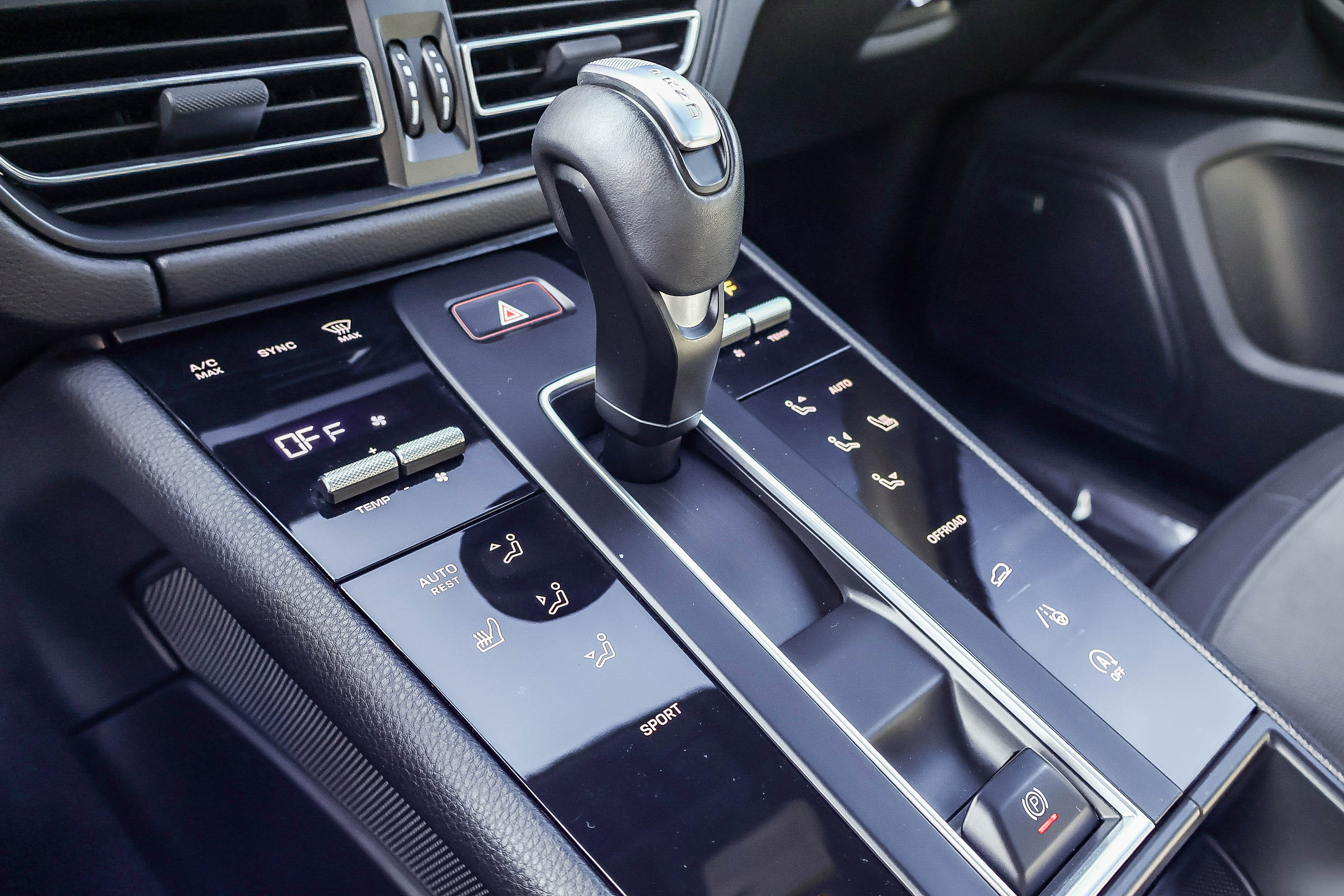 Used 2023 Porsche Macan image 10