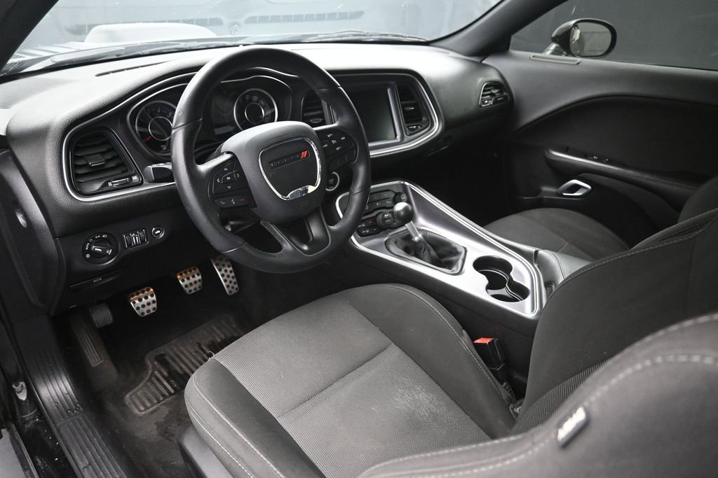 Used 2015 Dodge Challenger R/T RWD image 26