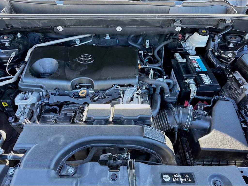 Used 2021 Toyota RAV4 LE image 20
