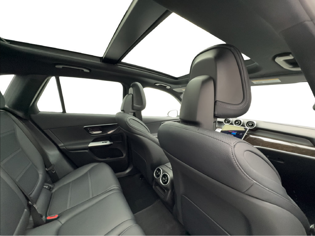 Used 2025 Mercedes-Benz GLC 300 image 28