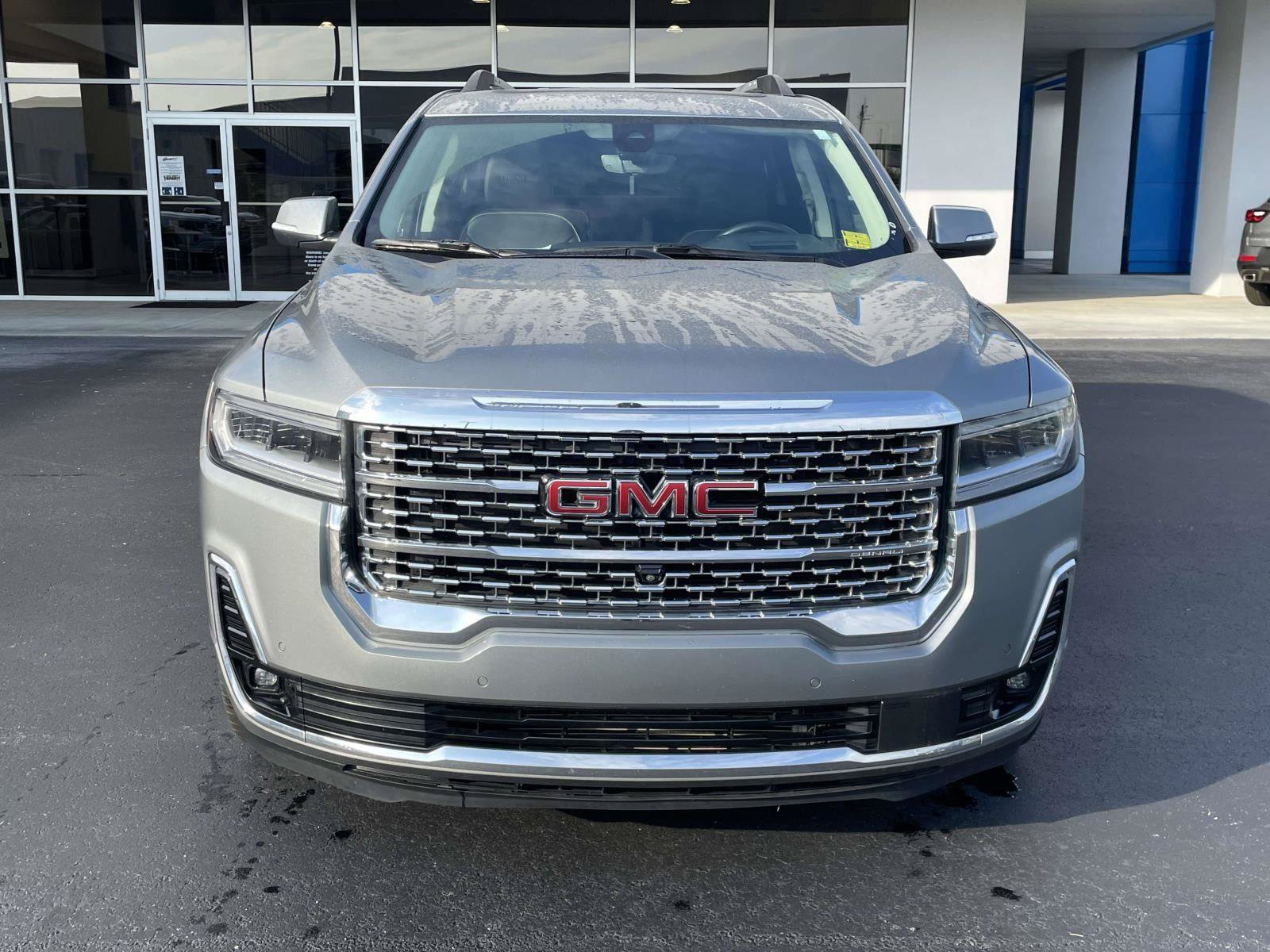 Used 2023 GMC Acadia Denali w/ Denali Technology Package FWD image 8