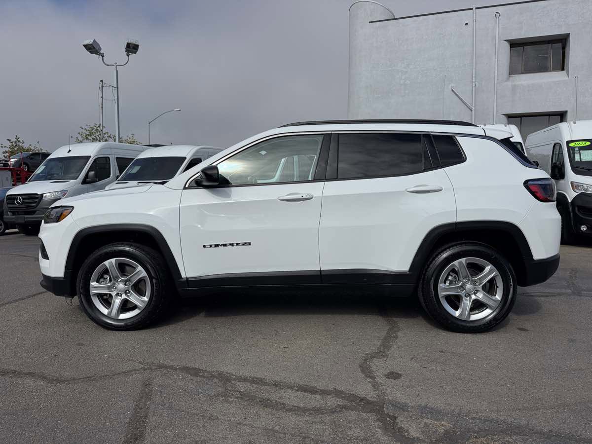 Used 2024 Jeep Compass Latitude AWD/4WD image 8