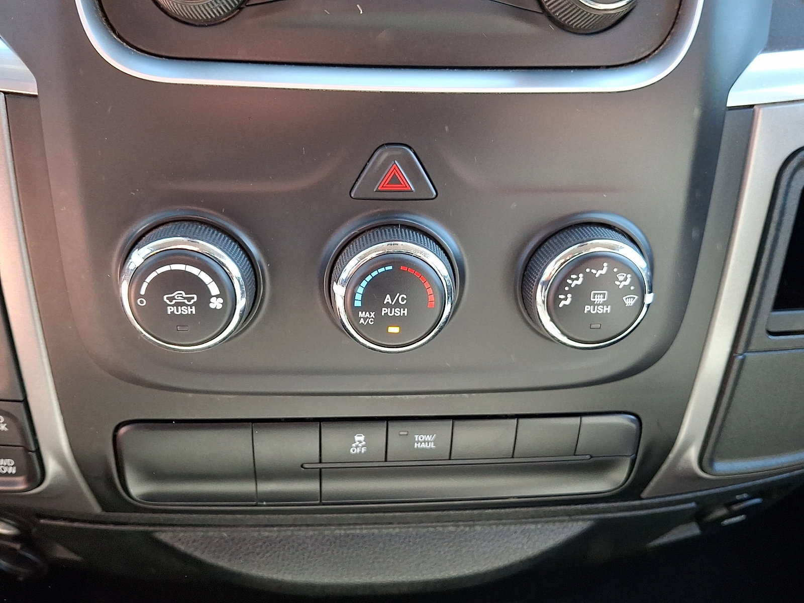 Used 2024 RAM 1500 Classic SLT AWD/4WD image 15
