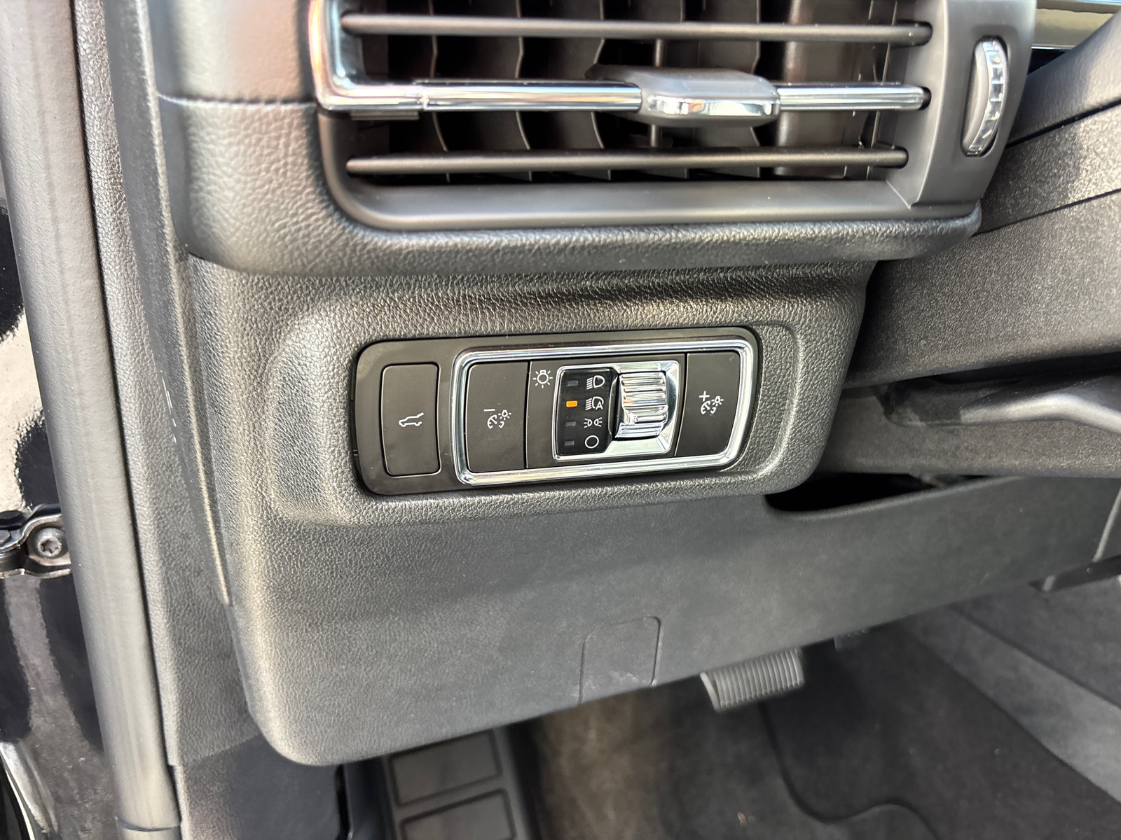 Certified 2023 Lincoln Corsair AWD image 14
