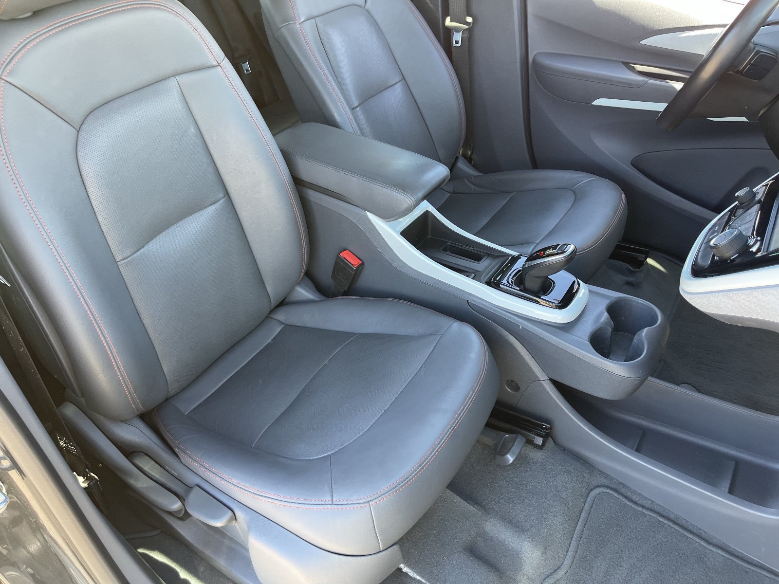 Certified 2020 Chevrolet Bolt Premier w/ Infotainment Package FWD image 11