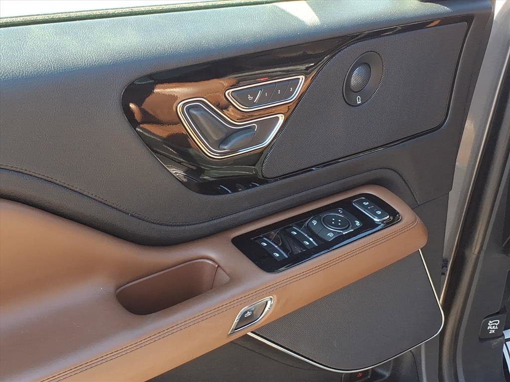 Used 2021 Lincoln Aviator Reserve w/ Equipment Group 208A image 5