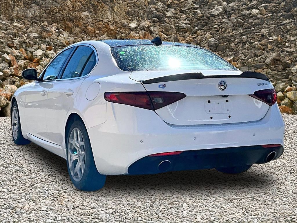 Used 2019 Alfa Romeo Giulia Ti image 11