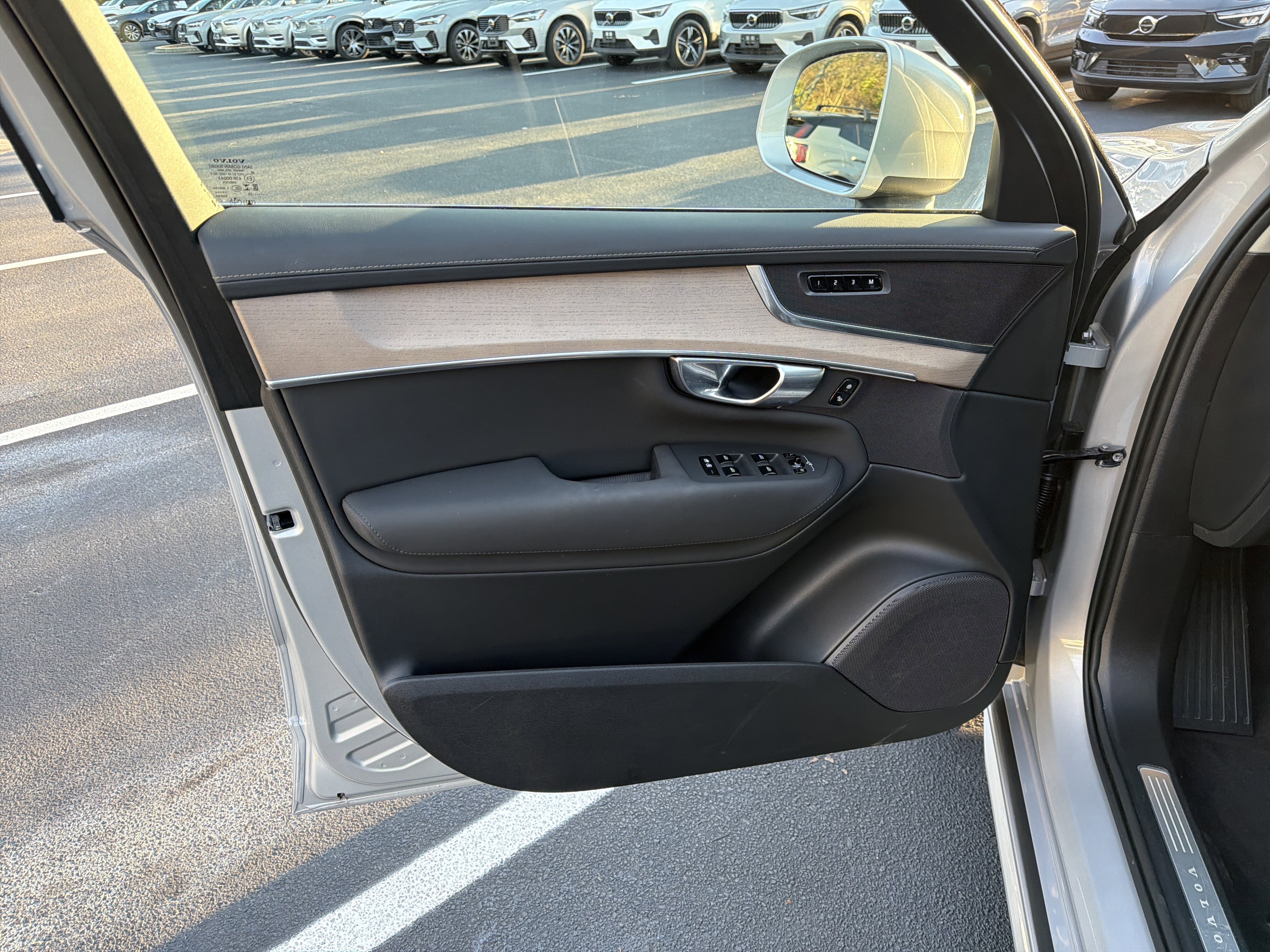 Certified 2025 Volvo XC90 B6 Plus image 14