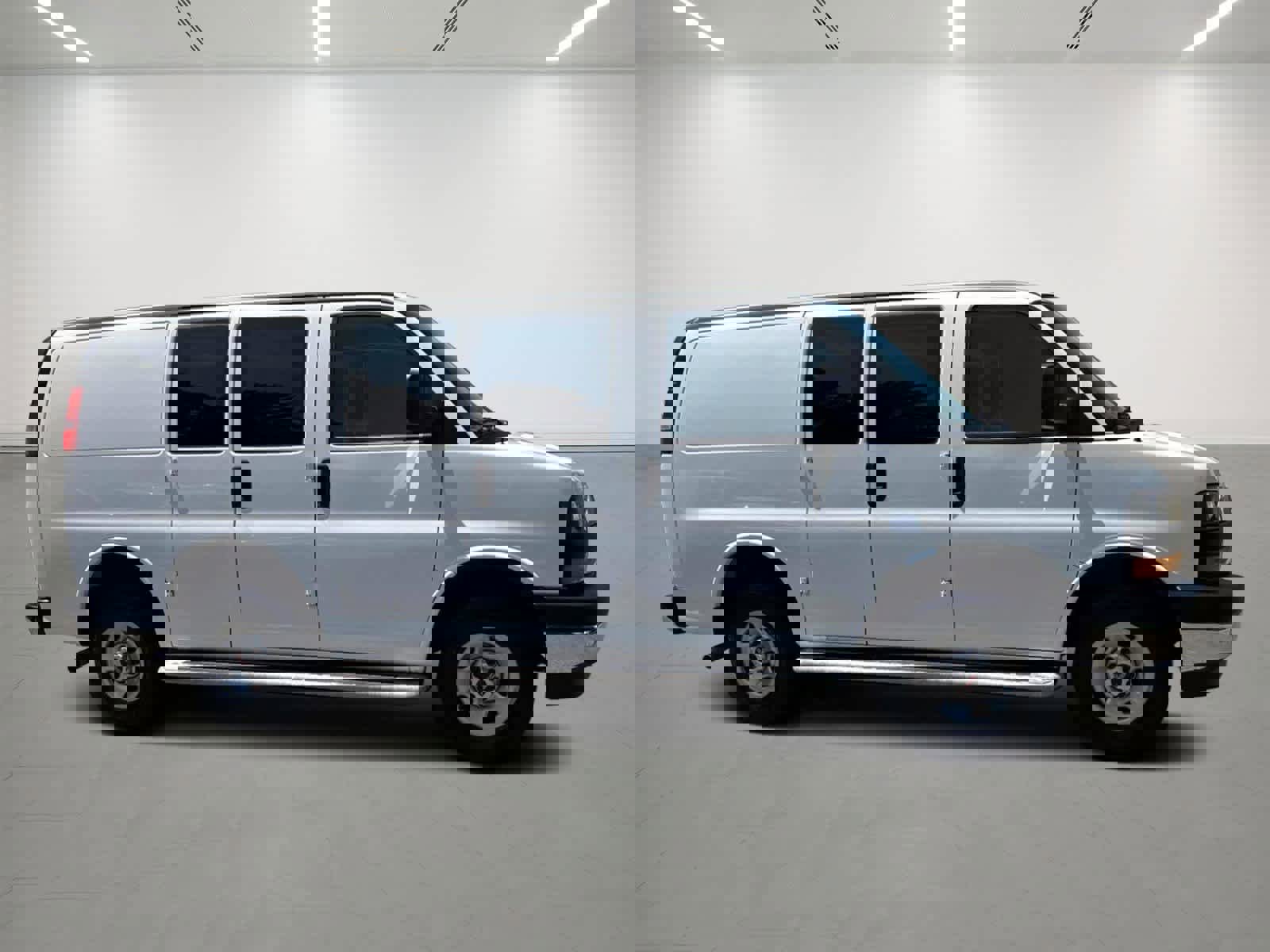 Used 2024 GMC Savana 2500 w/ Driver Convenience Package image 5