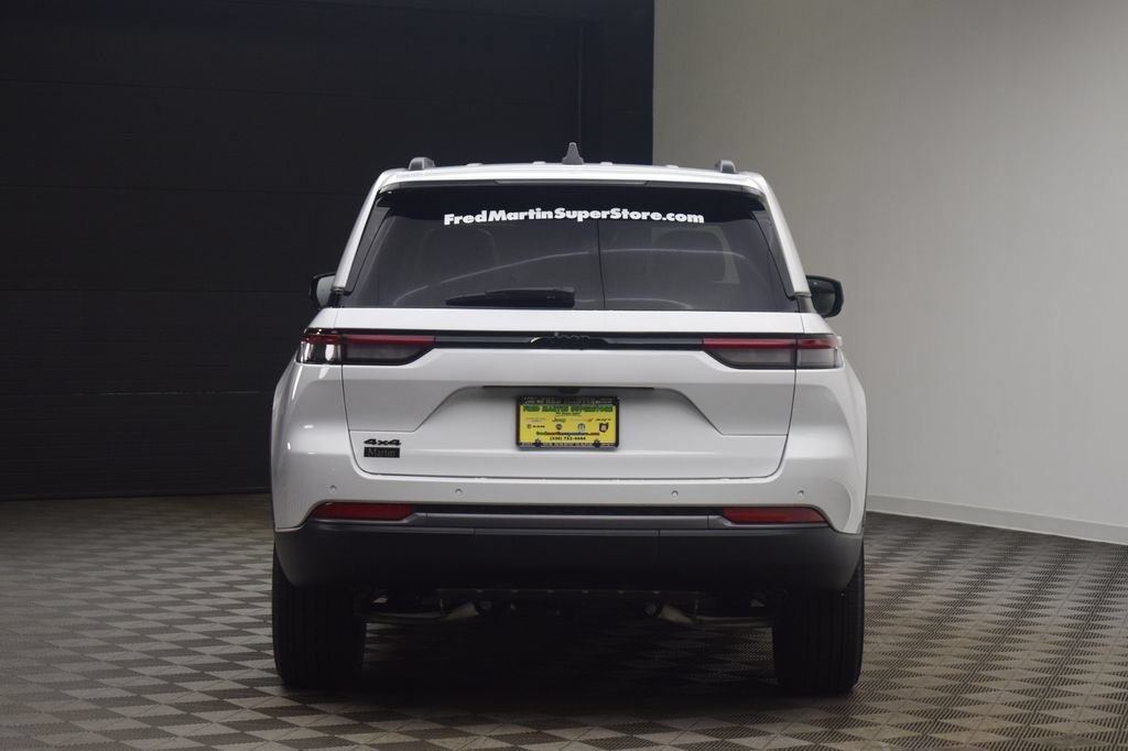 New 2027 Jeep Grand Cherokee Altitude AWD/4WD image 13