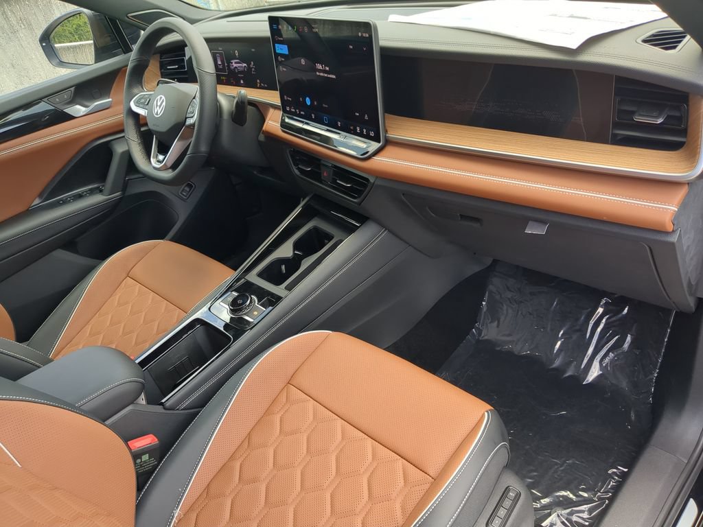 New 2026 Volkswagen Tiguan SEL R-Line AWD/4WD image 11