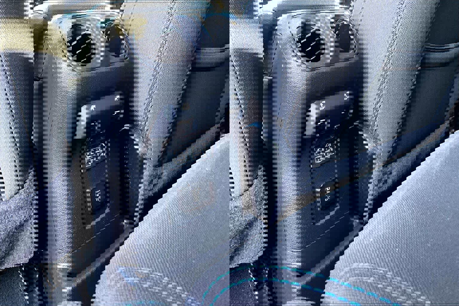 Used 2023 Jeep Wrangler Rubicon w/ Cold Weather Group image 35