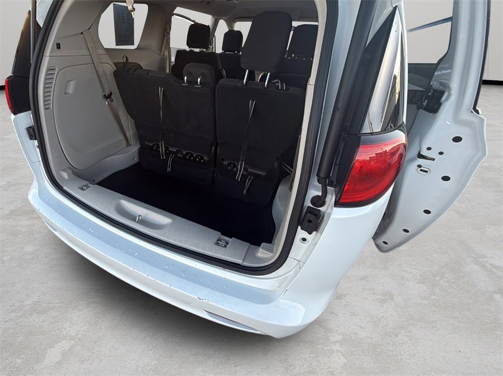 Used 2022 Chrysler Voyager LX image 56