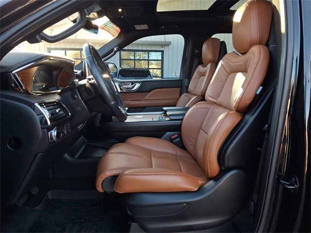 Used 2019 Lincoln Navigator Reserve image 17