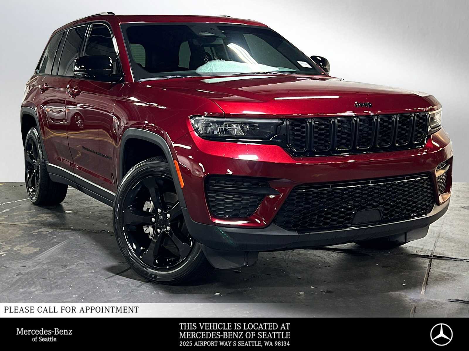 Used 2023 Jeep Grand Cherokee Altitude AWD/4WD image 1