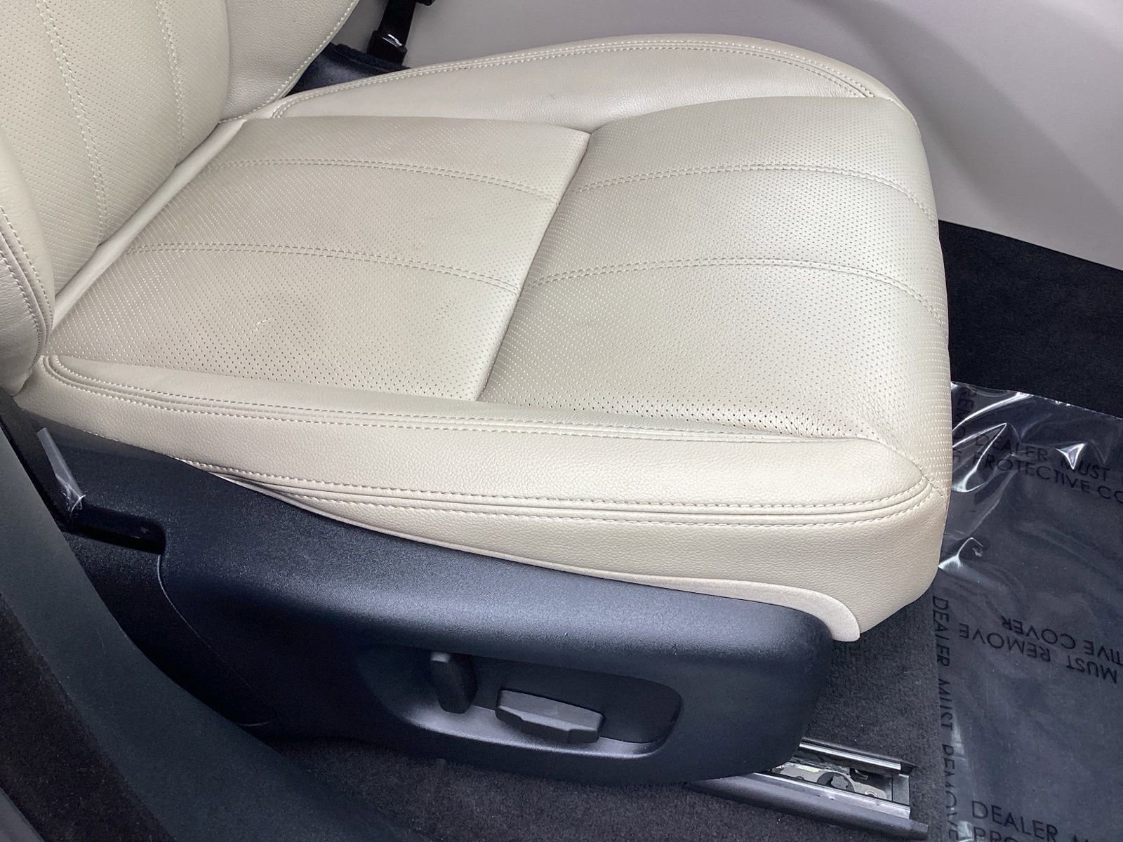 Used 2019 Land Rover Range Rover Velar S image 23