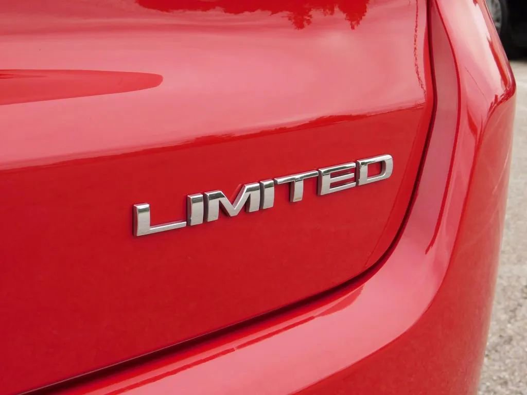 Used 2023 Jeep Compass Limited image 6