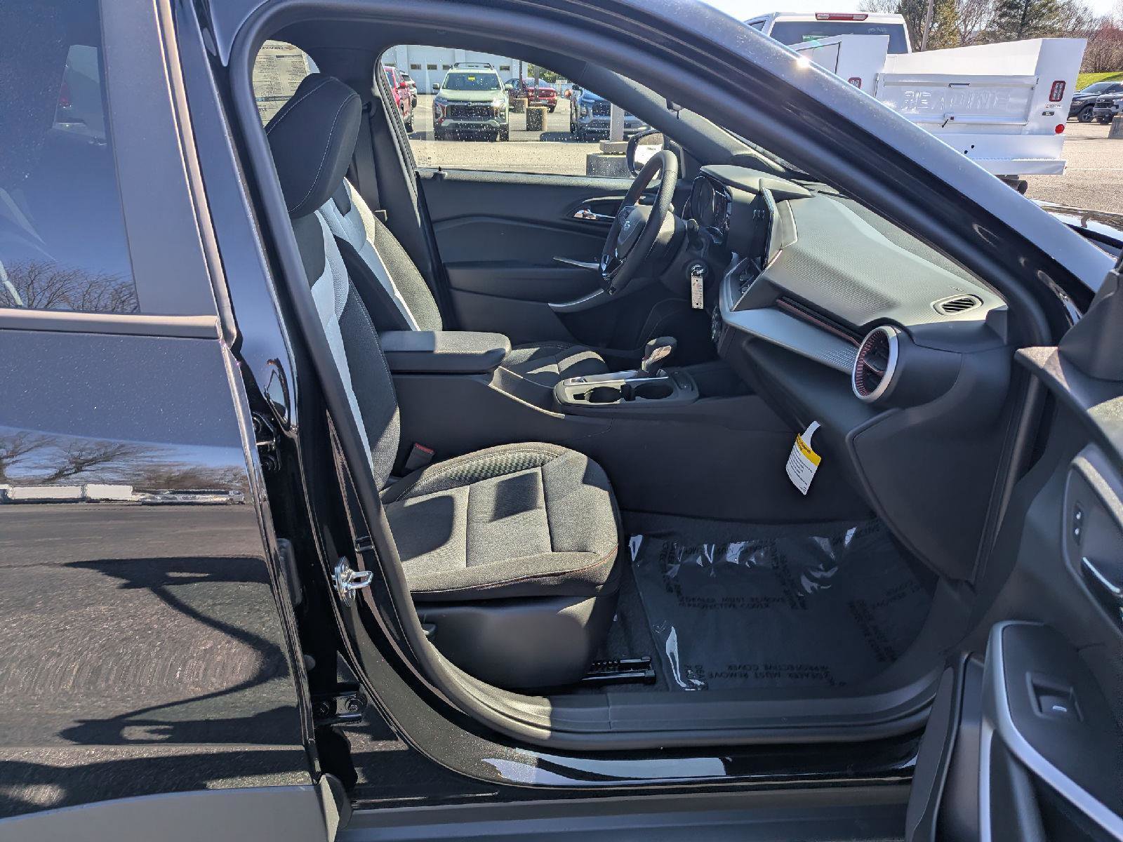 New 2026 Chevrolet Trax RS w/ Sunroof Package image 40