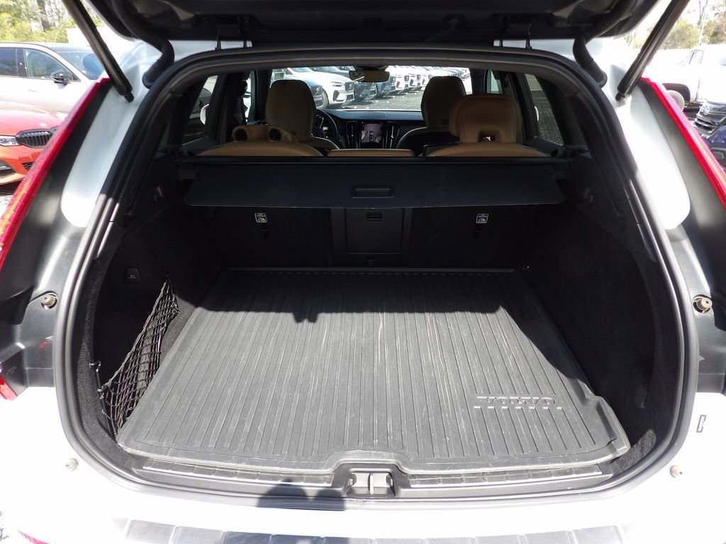 Used 2023 Volvo XC60 B5 Ultimate w/ Climate Package FWD image 24