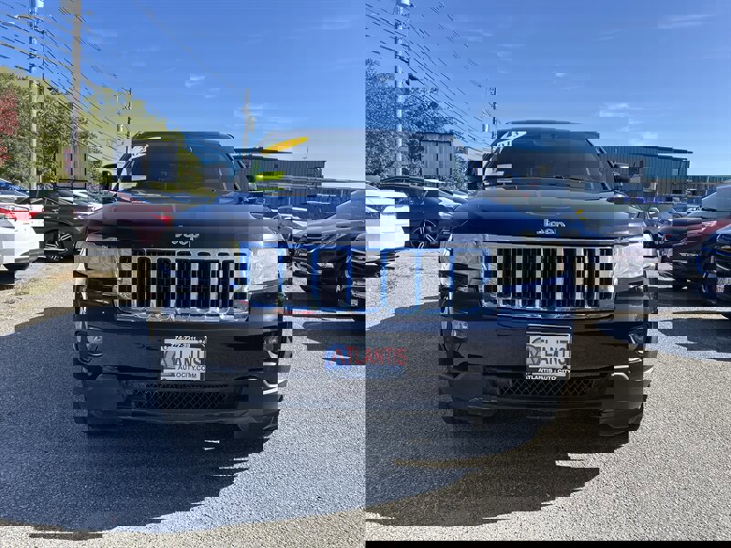 Used 2013 Jeep Grand Cherokee Laredo image 2