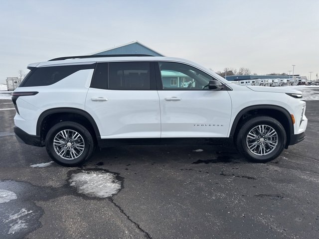 Used 2025 Chevrolet Traverse LT image 2