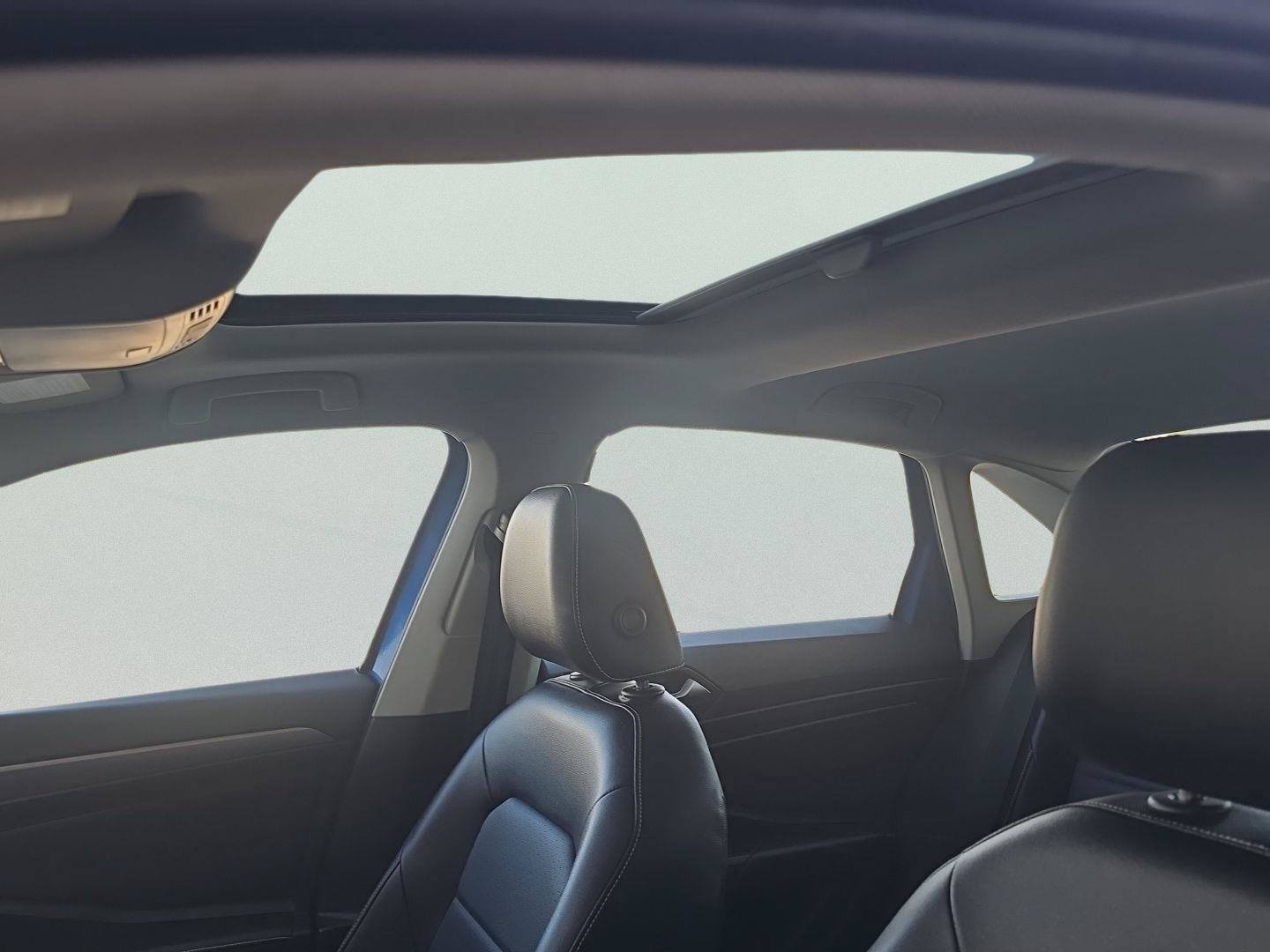 Used 2024 Volkswagen Jetta SE w/ Panoramic Sunroof Package FWD image 21