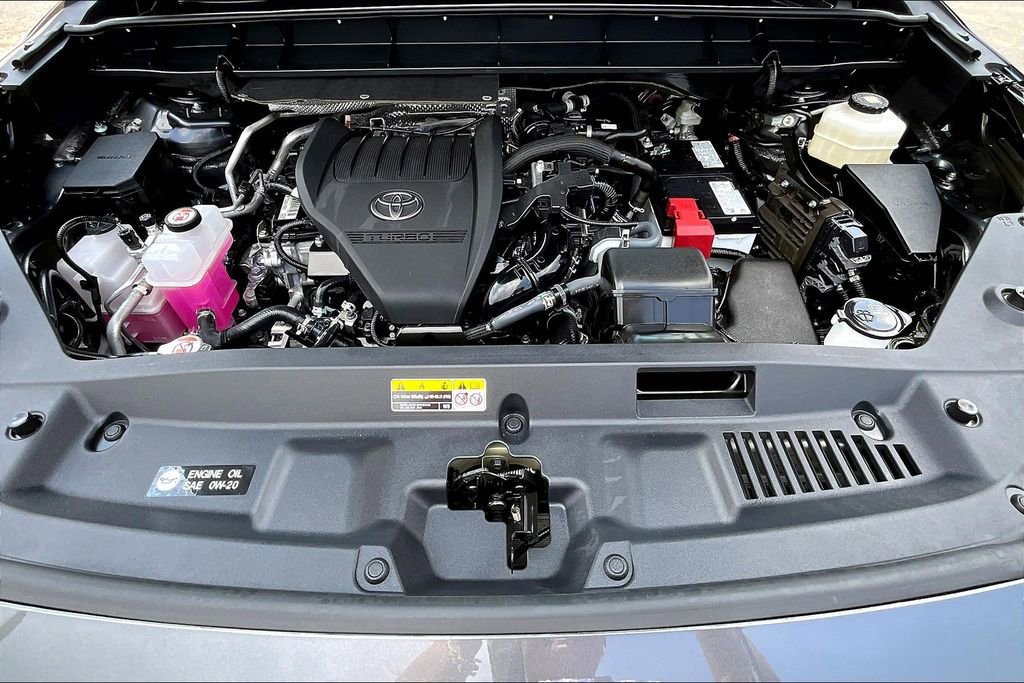 Used 2024 Toyota Highlander Limited image 10