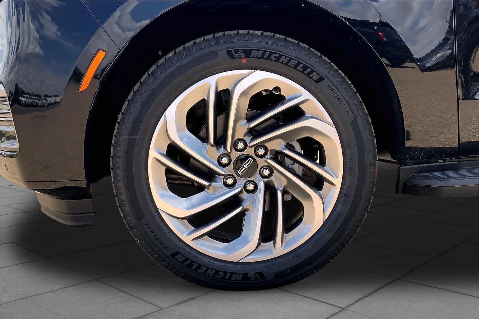 New 2026 Lincoln Navigator Premiere AWD/4WD image 11