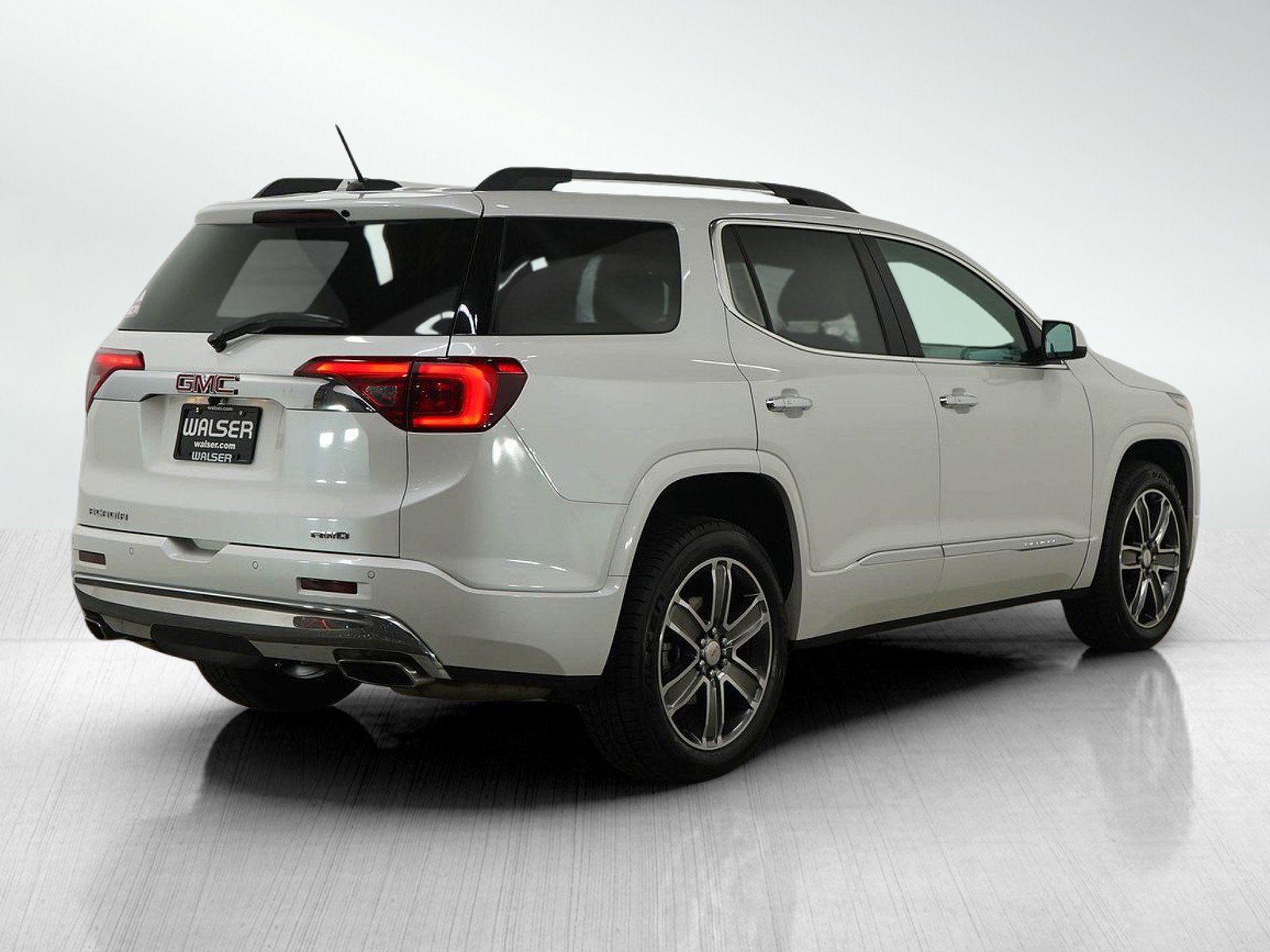 Used 2018 GMC Acadia Denali w/ Technology Package image 5