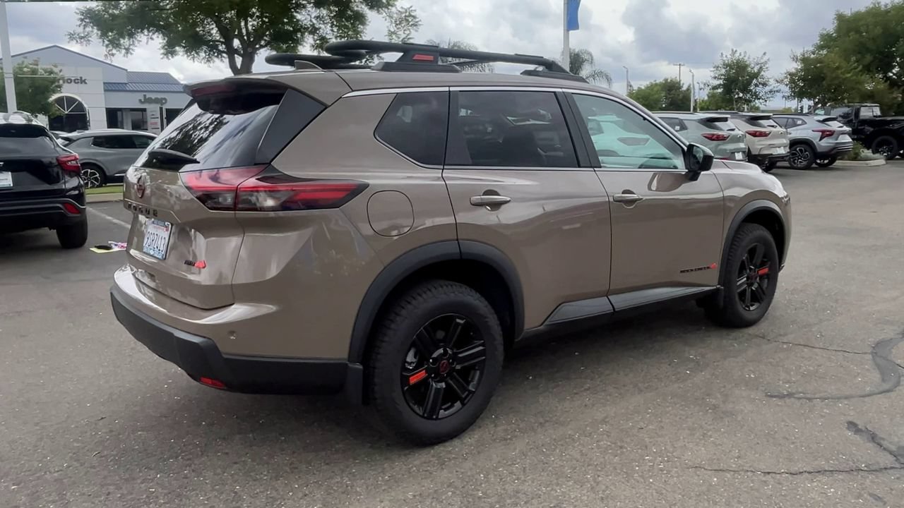 Used 2025 Nissan Rogue SV AWD/4WD image 7