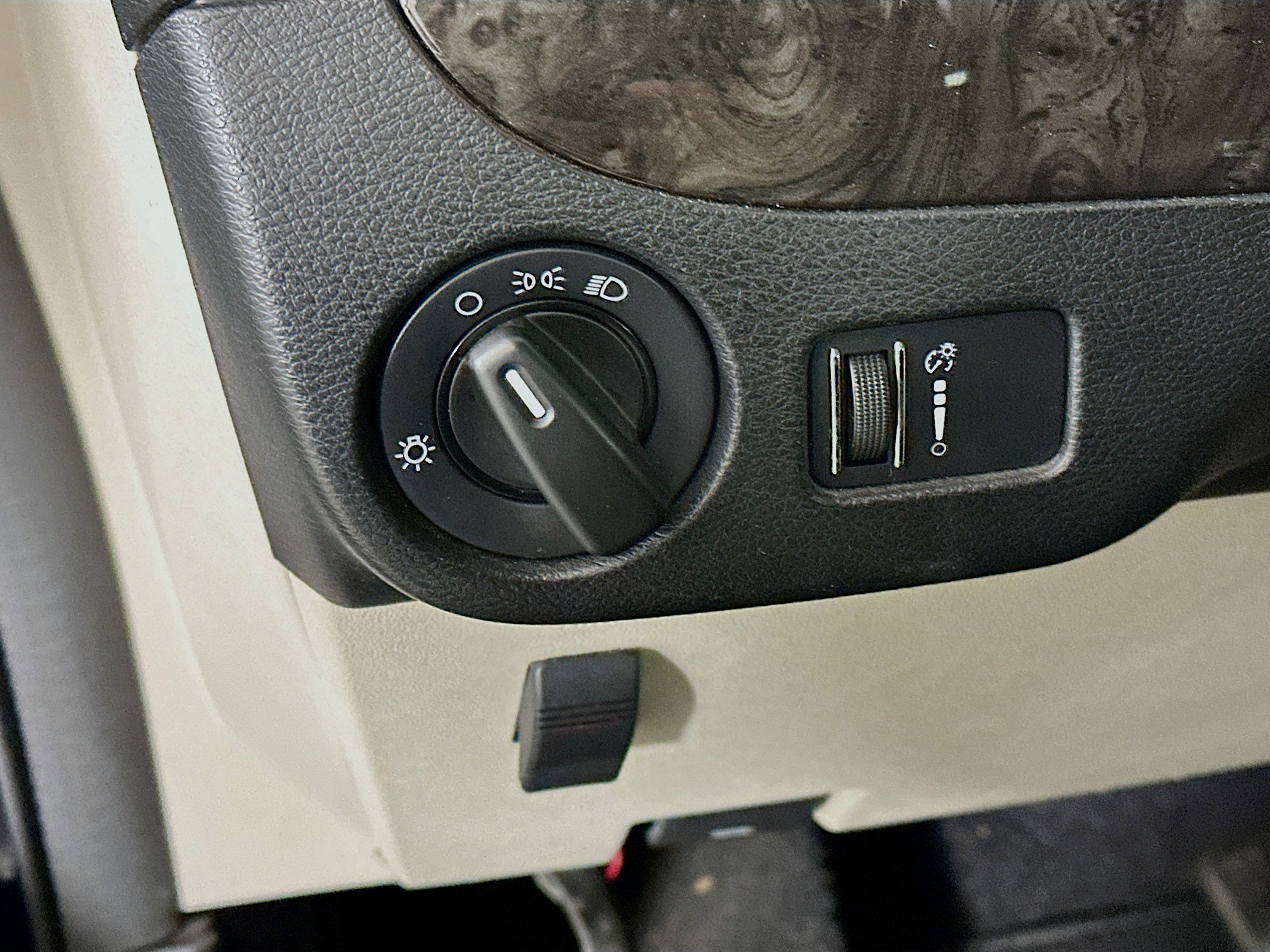 Used 2013 Dodge Grand Caravan SXT w/ Entertainment Group 1 image 16