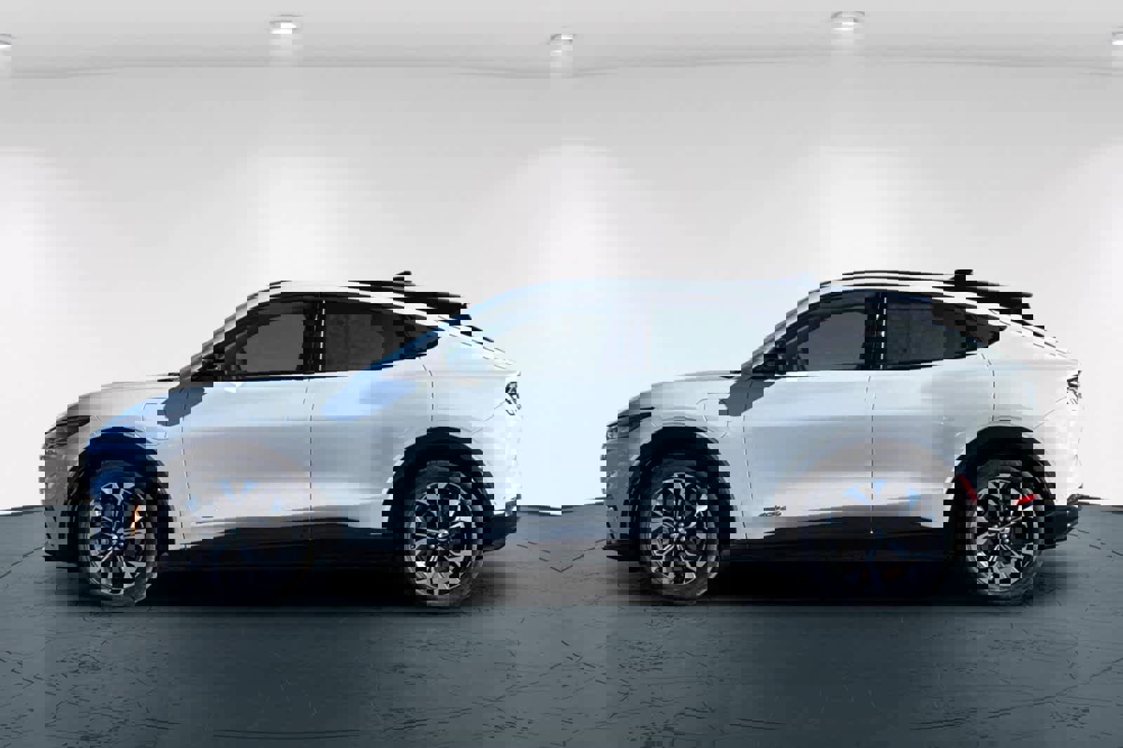 Used 2023 Ford Mustang Mach-E Premium image 9