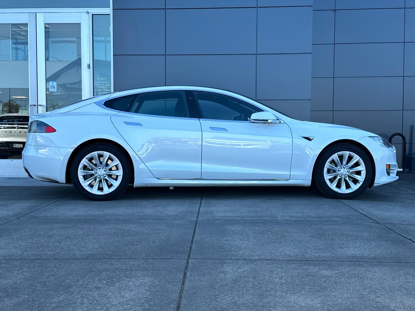 Used 2020 Tesla Model S AWD image 2