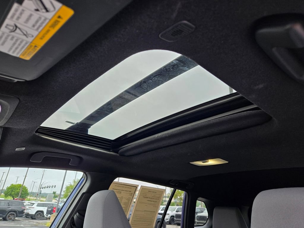Used 2025 Toyota Corolla Cross AWD Hybrid w/ Moonroof Package image 25