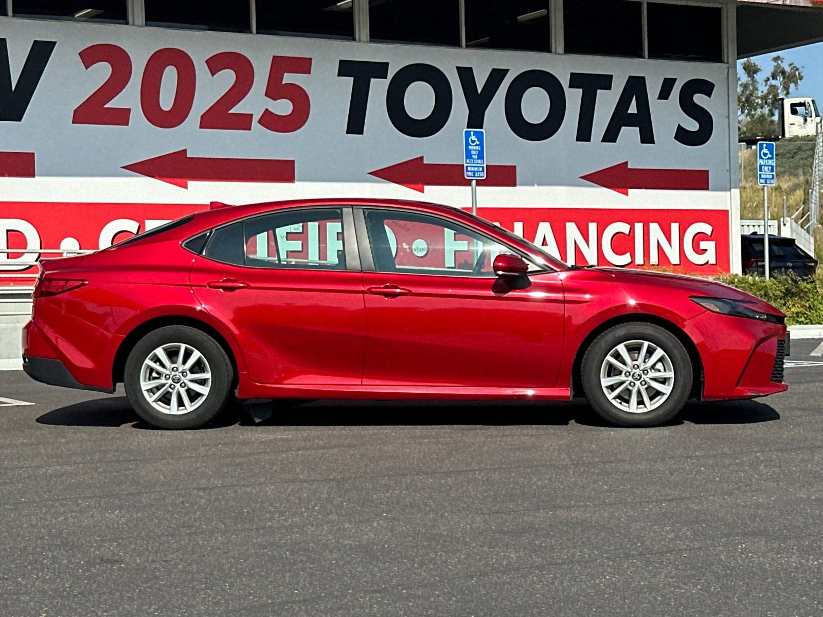 Used 2025 Toyota Camry LE image 6