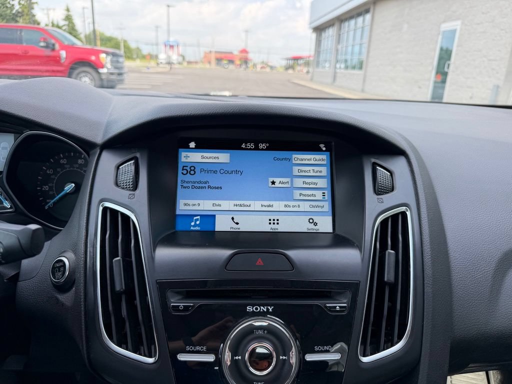 Used 2018 Ford Focus Titanium w/ Titanium Technology Package FWD image 12