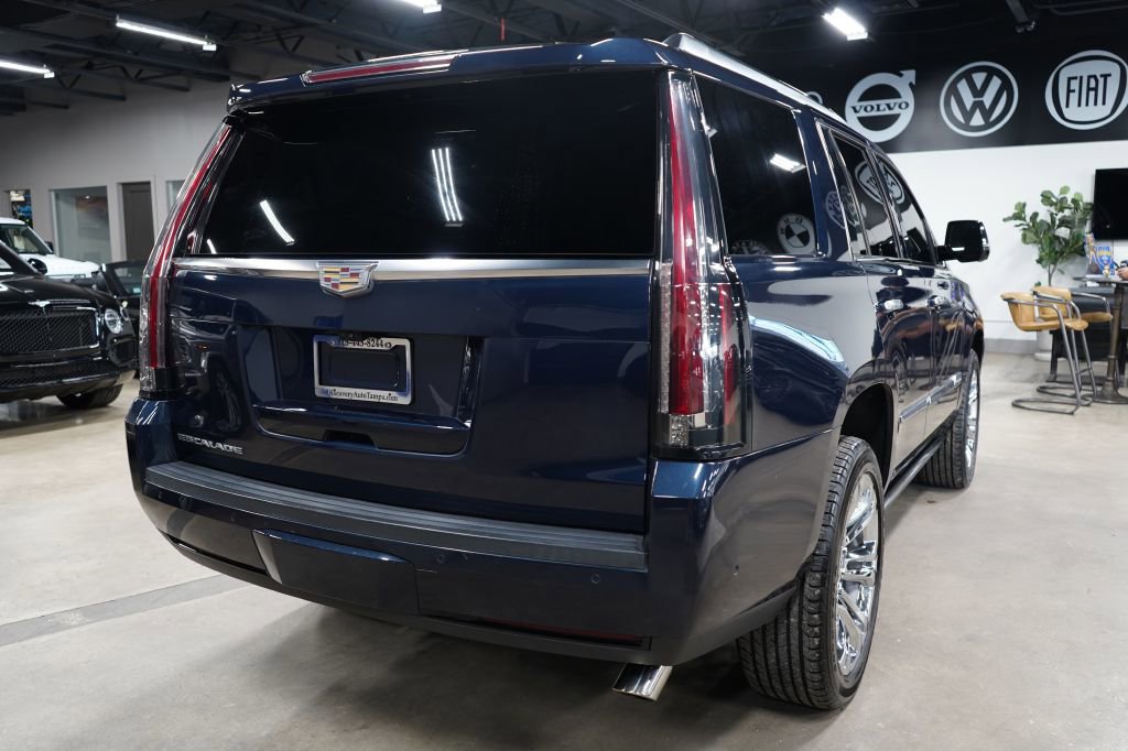 Used 2020 Cadillac Escalade Premium Luxury RWD image 5