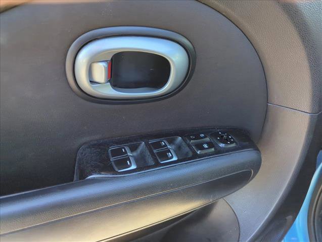 Used 2018 Kia Soul + FWD image 9