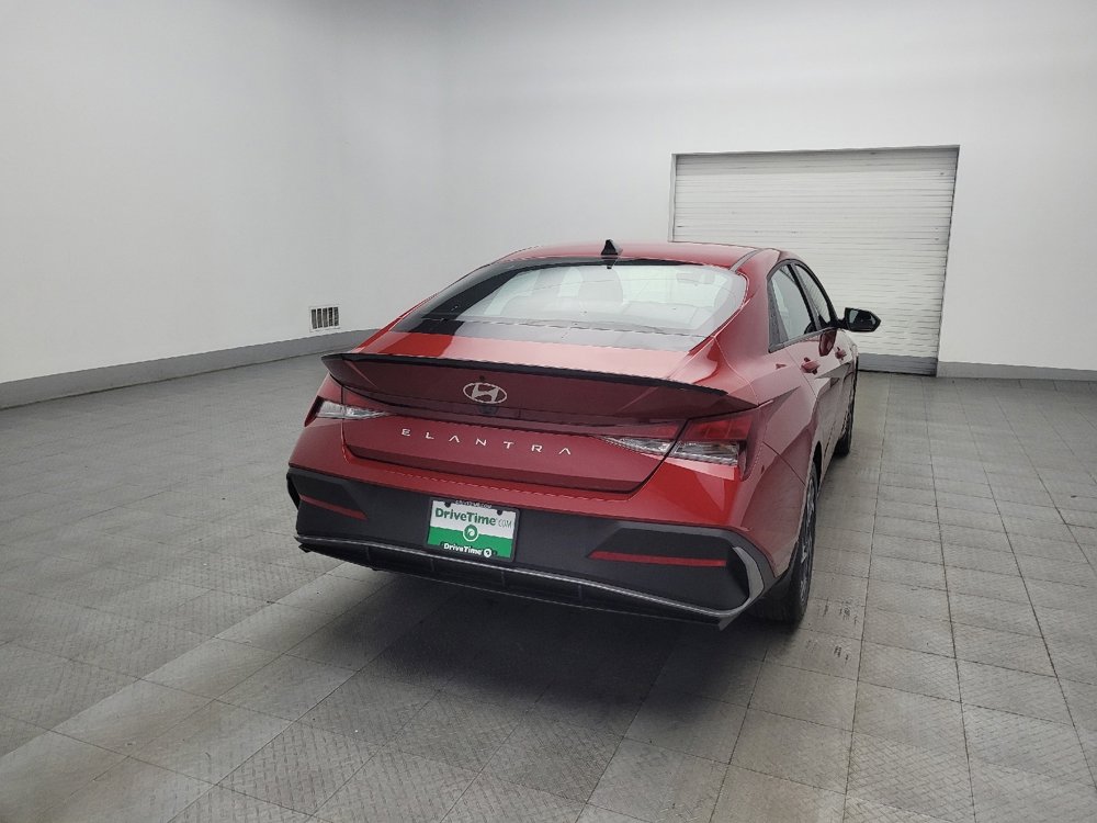 Used 2025 Hyundai Elantra Sport image 9