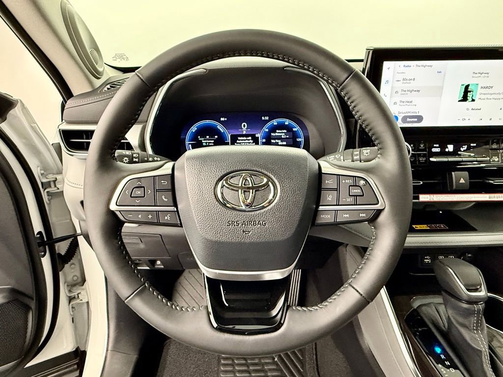 Used 2026 Toyota Highlander Platinum image 25