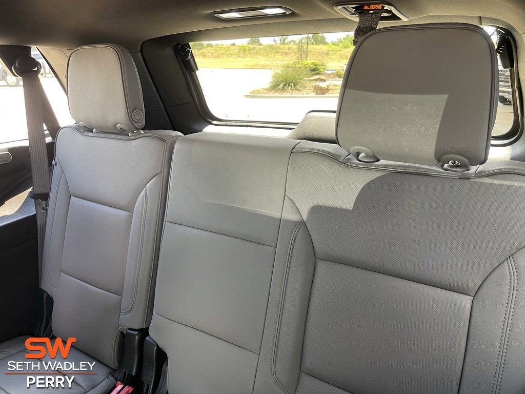 Used 2023 GMC Yukon SLT w/ SLT Luxury Package image 28