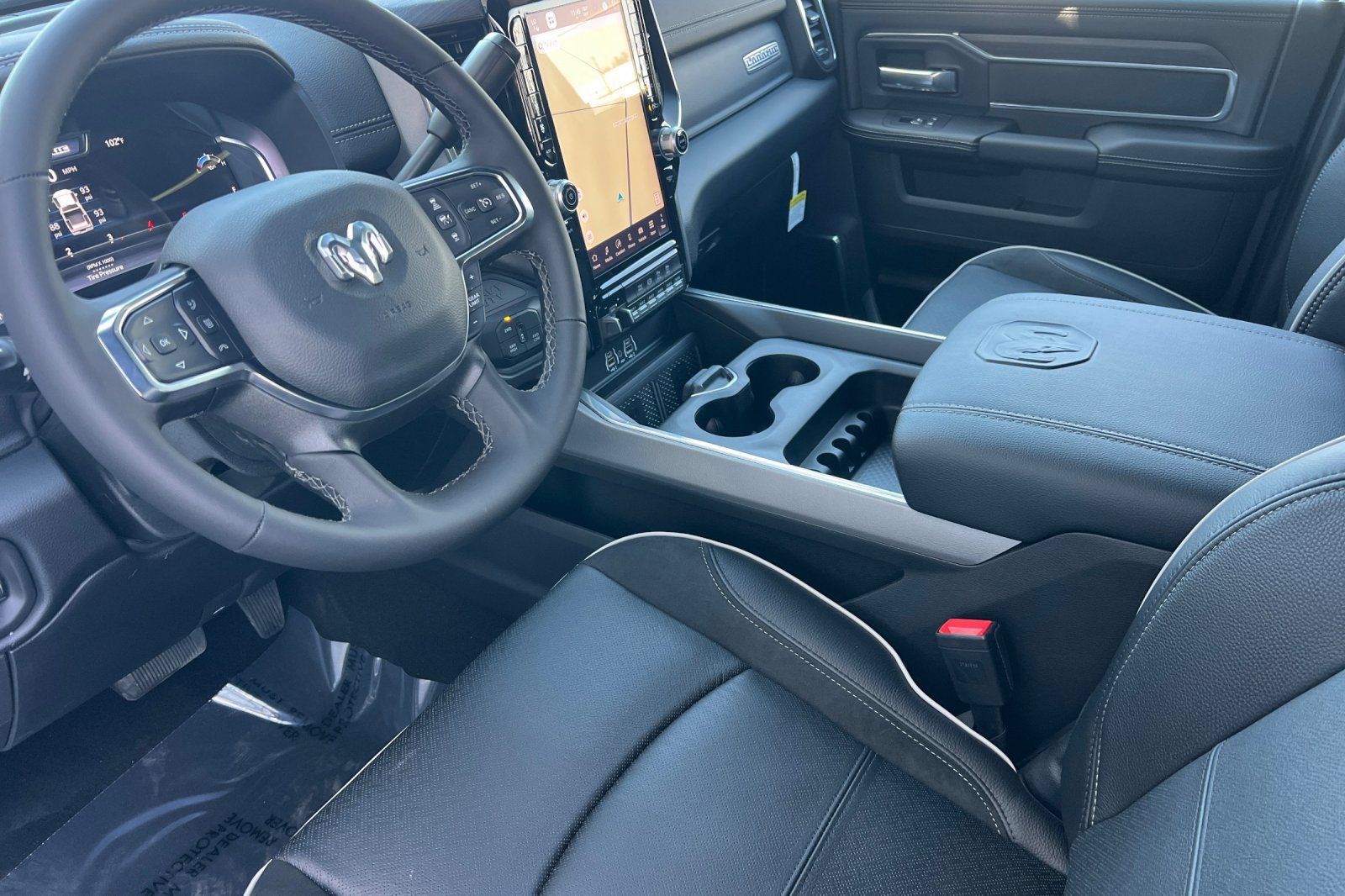 New 2026 RAM 2500 Laramie AWD/4WD image 9