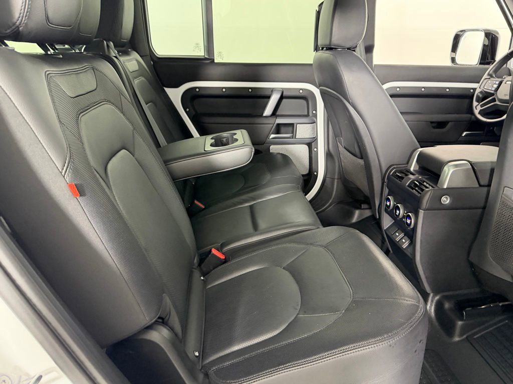 Used 2024 Land Rover Defender 130 X-Dynamic SE image 30