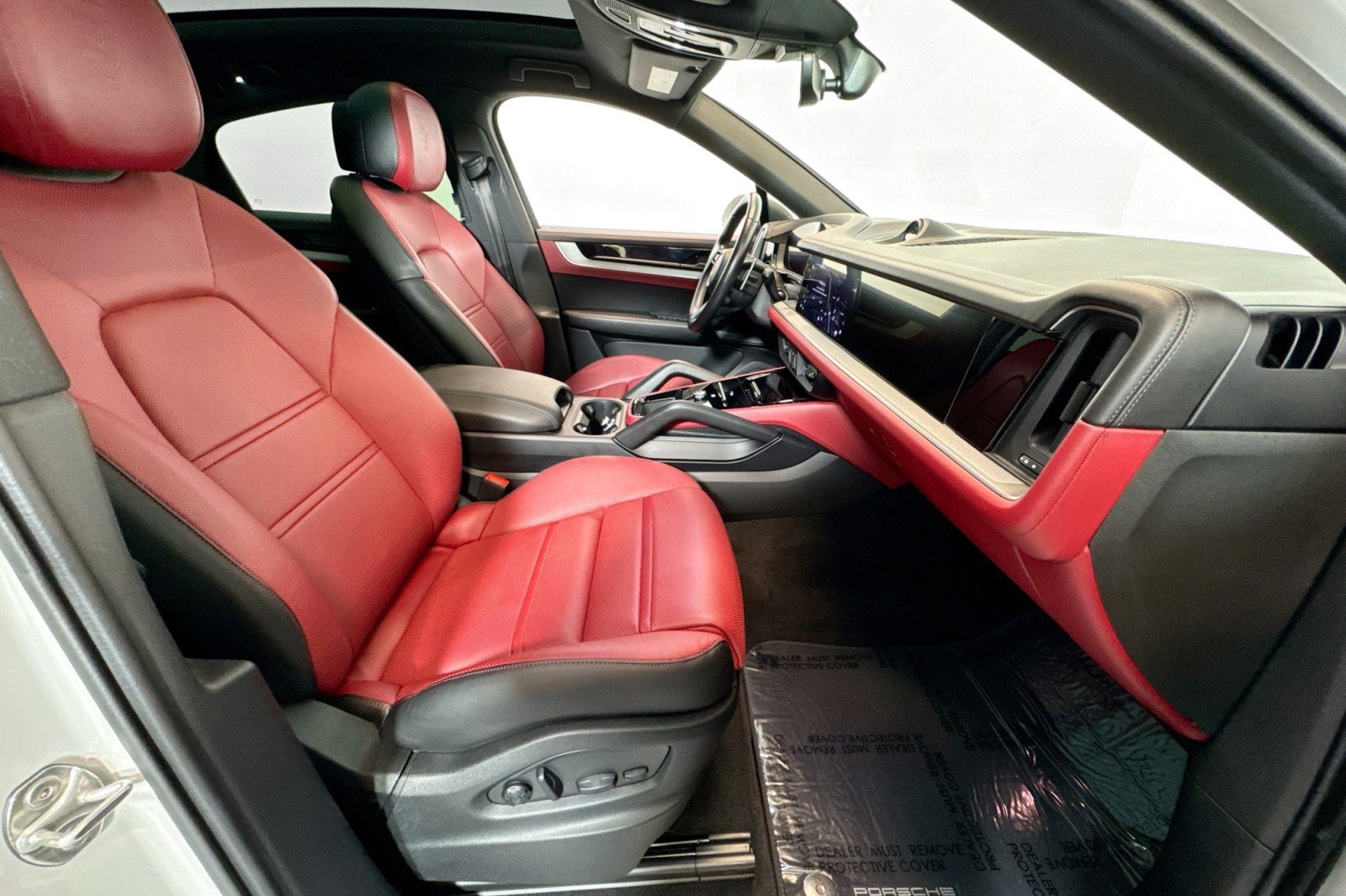 Used 2024 Porsche Cayenne S image 27