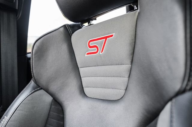 Used 2018 Ford Focus ST w/ Equipment Group 401A image 18
