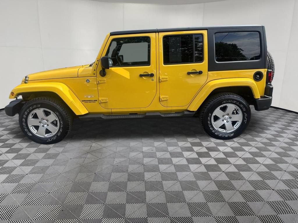 Used 2011 Jeep Wrangler Unlimited Sahara w/ Dual Top Group AWD/4WD image 18